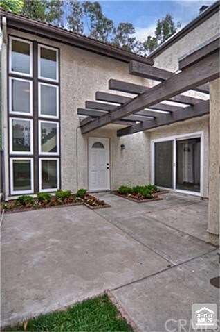 Front Entrance & Private Courtyard