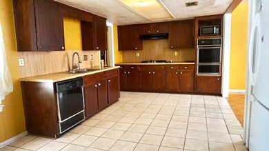 3603 Mckinley Ln, Houston, TX 77088 - photo 4