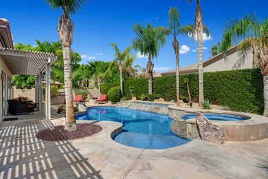 SPA AND POOL TO CHAISES