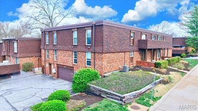 13515 Coliseum Dr unit A, Chesterfield, MO 63017 - photo 2