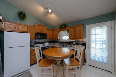 3201 Westbury Dr, Jamestown, NC 27282 - photo 7