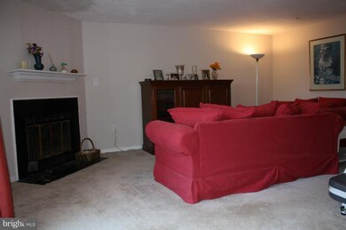 15055 Maple Glen Ct, Dumfries, VA 22025 - photo 3