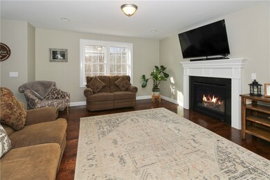 53 Kennedy Ct, Cumberland, RI 02864 - photo 5