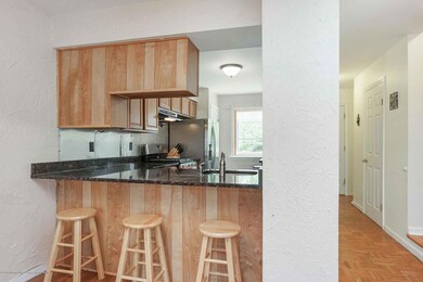 ViewtoKitchen