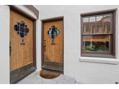 2250 NE Flanders St unit 3, Portland, OR 97232 - photo 4