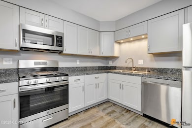 Kitchen w/Granite Counters