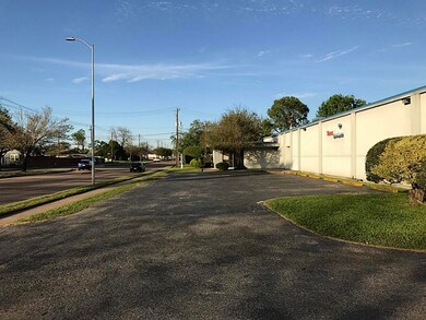 3250 Bingle Rd, Houston, TX 77055 - photo 4