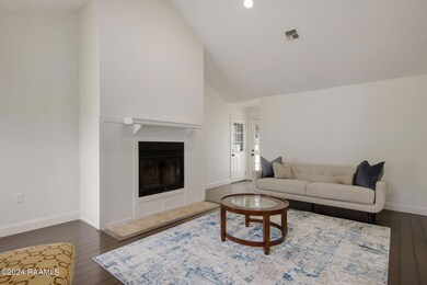 5-web-or-mls-312 Triple Crown Cir-5