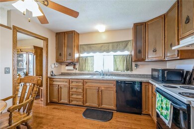 68 Julia Ann Dr NW, Cedar Rapids, IA 52405 - photo 6