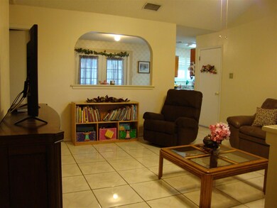 5703 Post Oak Dr, Laredo, TX 78041 - photo 7