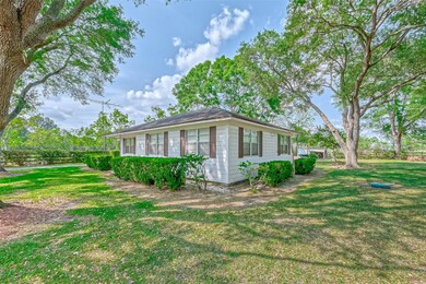 16019 Clarence St, Needville, TX 77461 - photo 5