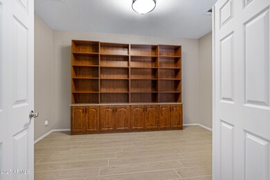 11207 N 165th Ave-21