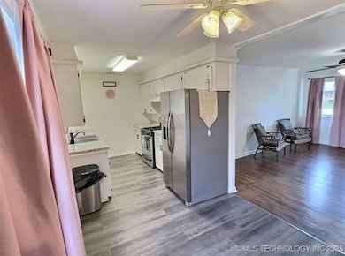 305 E Elm St, Skiatook, OK 74070 - photo 4