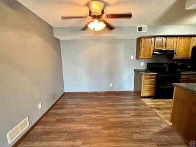 5641 SW Foxcroft Cir S unit 204, Topeka, KS 66614 - photo 4