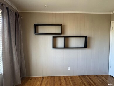 2325 W 43rd St, Davenport, IA 52806 - photo 6