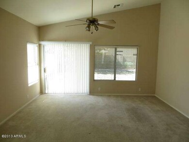 023-277121-LivingRoom1b