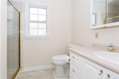 Master bathroom with laundry hook ups