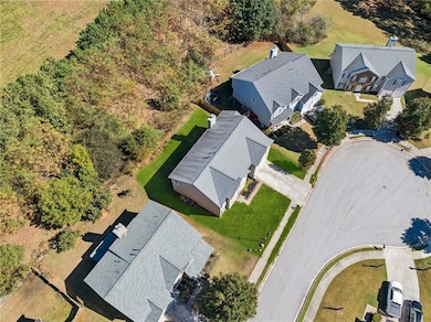 635 Hancock Ave, Braselton, GA 30517 - photo 5