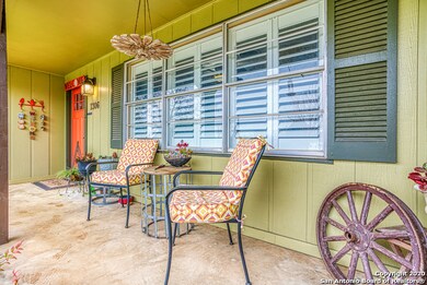 1306 N Milam St, Fredericksburg, TX 78624 - photo 2