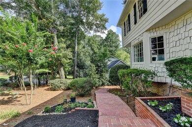 3825 Creekview Dr NE, Marietta, GA 30068 - photo 3