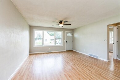 129 W Broadway St, Colfax, IA 50054 - photo 5