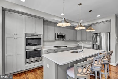 10667 Yorktown Ct, Fairfax, VA 22030 - photo 3