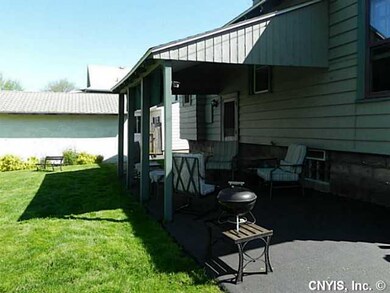 Patio/Deck. Great covered patio area off the back 