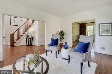 5434 Ashleigh Rd, Fairfax, VA 22030 - photo 3