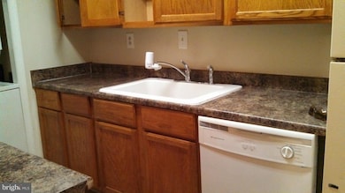 5536 Karen Elaine Dr unit 1613, New Carrollton, MD 20784 - photo 3