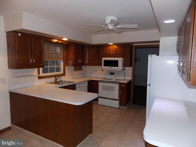 6229 Oak Hill Dr, Sykesville, MD 21784 - photo 7