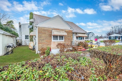 3 Poplar Rd, Amityville, NY 11701 - photo 2