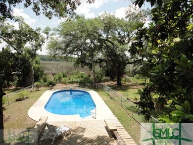 Swimming Pool/Hot Tub/Sauna.