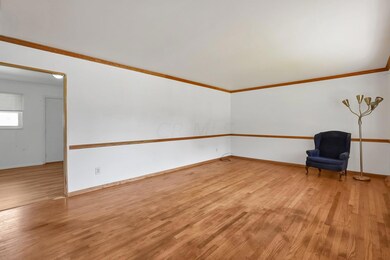 1242 Saling Dr, Columbus, OH 43229 - photo 4