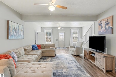 326 W Emerson St, Ithaca, MI 48847 - photo 4