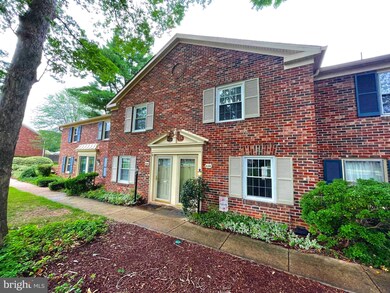 8396 Forrester Blvd unit 555, Springfield, VA 22152 - photo 7