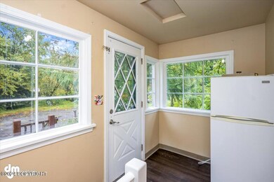 05-Front Porch_SLS_-7779