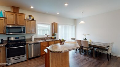 Kitchen & Dining Area