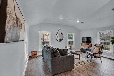 614 Fulton St, Fredericksburg, TX 78624 - photo 5