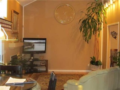 Living Room Hardwood Floors, Vaulted Ceilings, Gas