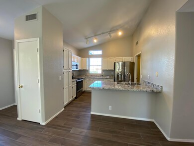 582 N Amber Ct, Chandler, AZ 85225 - photo 7