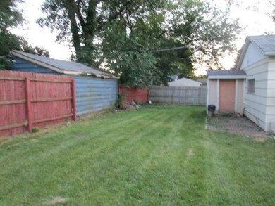 890 Taylor Ave, Aurora, IL 60506 - photo 2