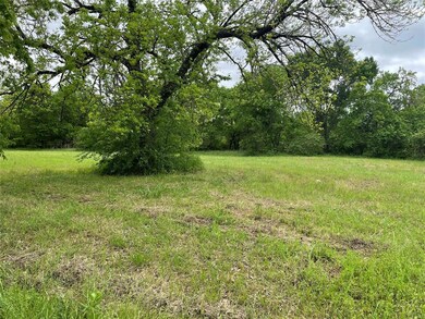 612 E 3rd St, Bonham, TX 75418 - photo 2