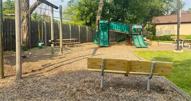 325 Shadowbend Dr unit 3B, Wheeling, IL 60090 - photo 4