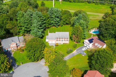 12605 Blue Mountain Ct, North Potomac, MD 20878 - photo 2