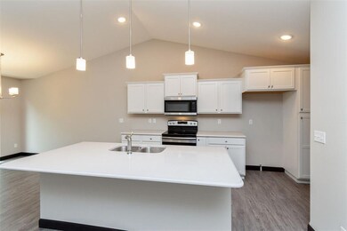 1924 Shady Grove Rd SW, Cedar Rapids, IA 52404 - photo 5