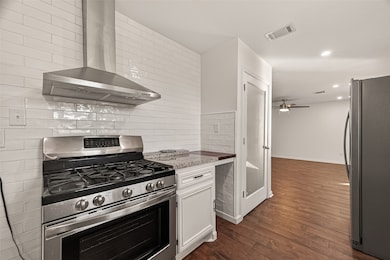 8726 Glenloch Dr, Houston, TX 77061 - photo 7