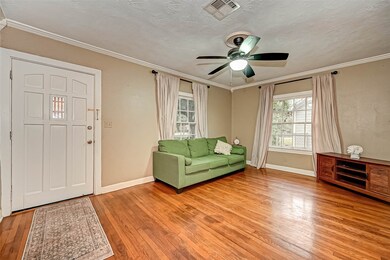 812 W Blum St, Alvin, TX 77511 - photo 7