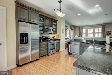 1250 Dockside Cir, Baltimore, MD 21224 - photo 2