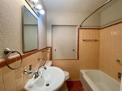 939 W 43rd St, Houston, TX 77018 - photo 6