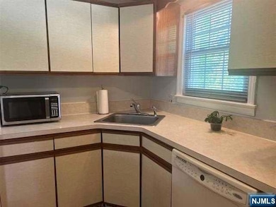 42 7th Ave unit 2, Westwood, NJ 07675 - photo 6